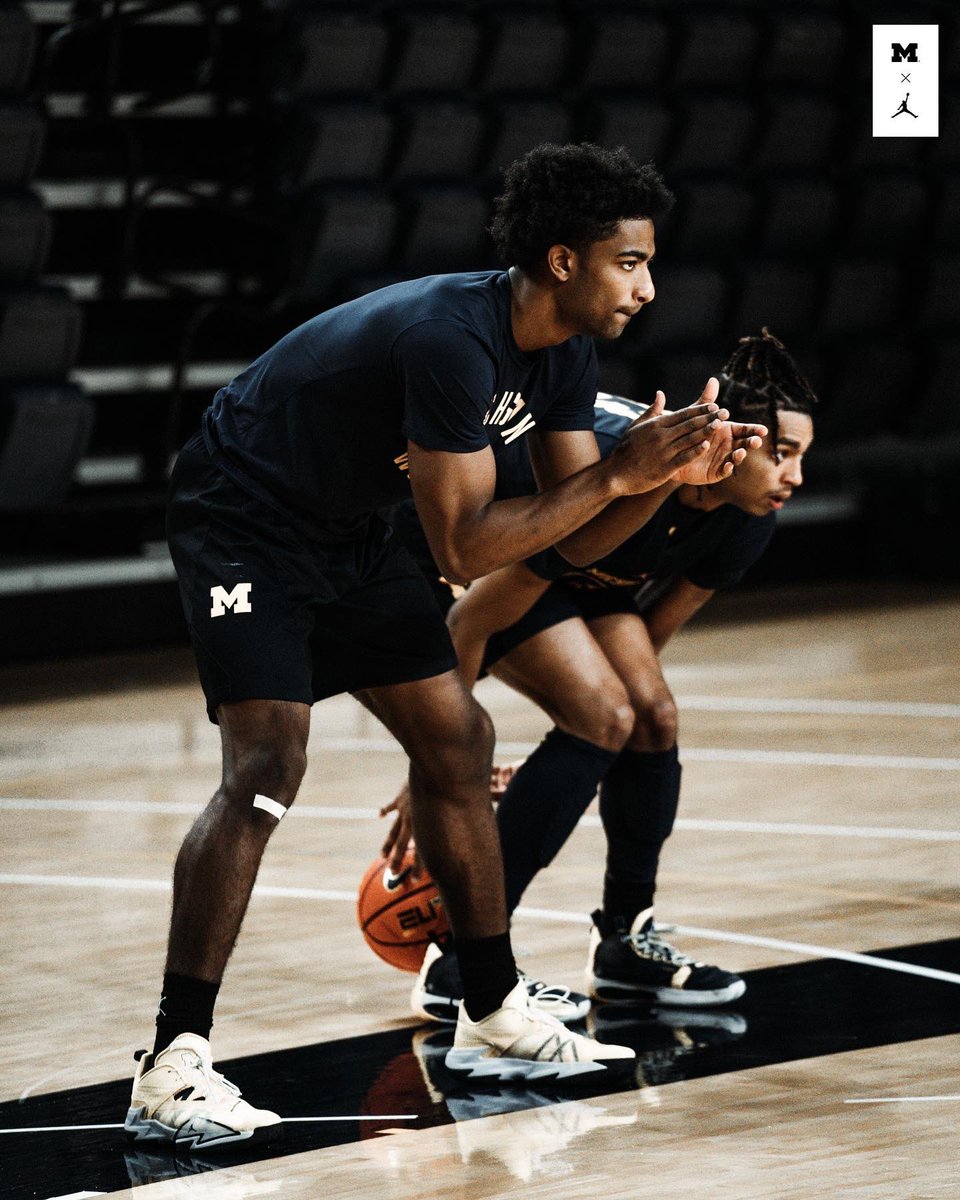 umichbball's tweet photo. Teamwork 🤝 https://t.co/nN0xBTxCNm