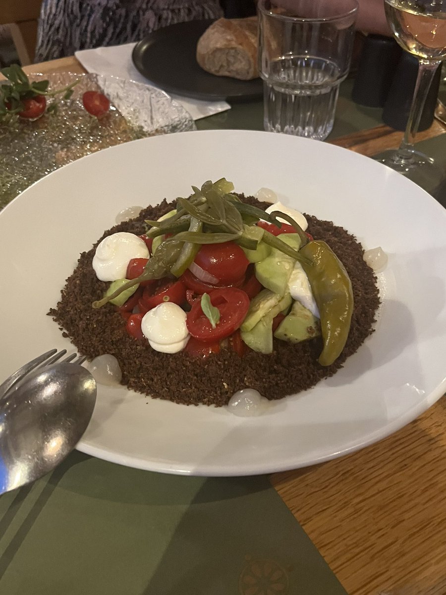 SimonTSN690's tweet photo. Day 11 #ComeVisitGreece π¬π·π¨π¦
#VeryLateSupper #LateDinningIsGreat
#CretanSalad
#Dakos
#FriesCheese
#FatFish https://t.co/SbWiDgTOl6