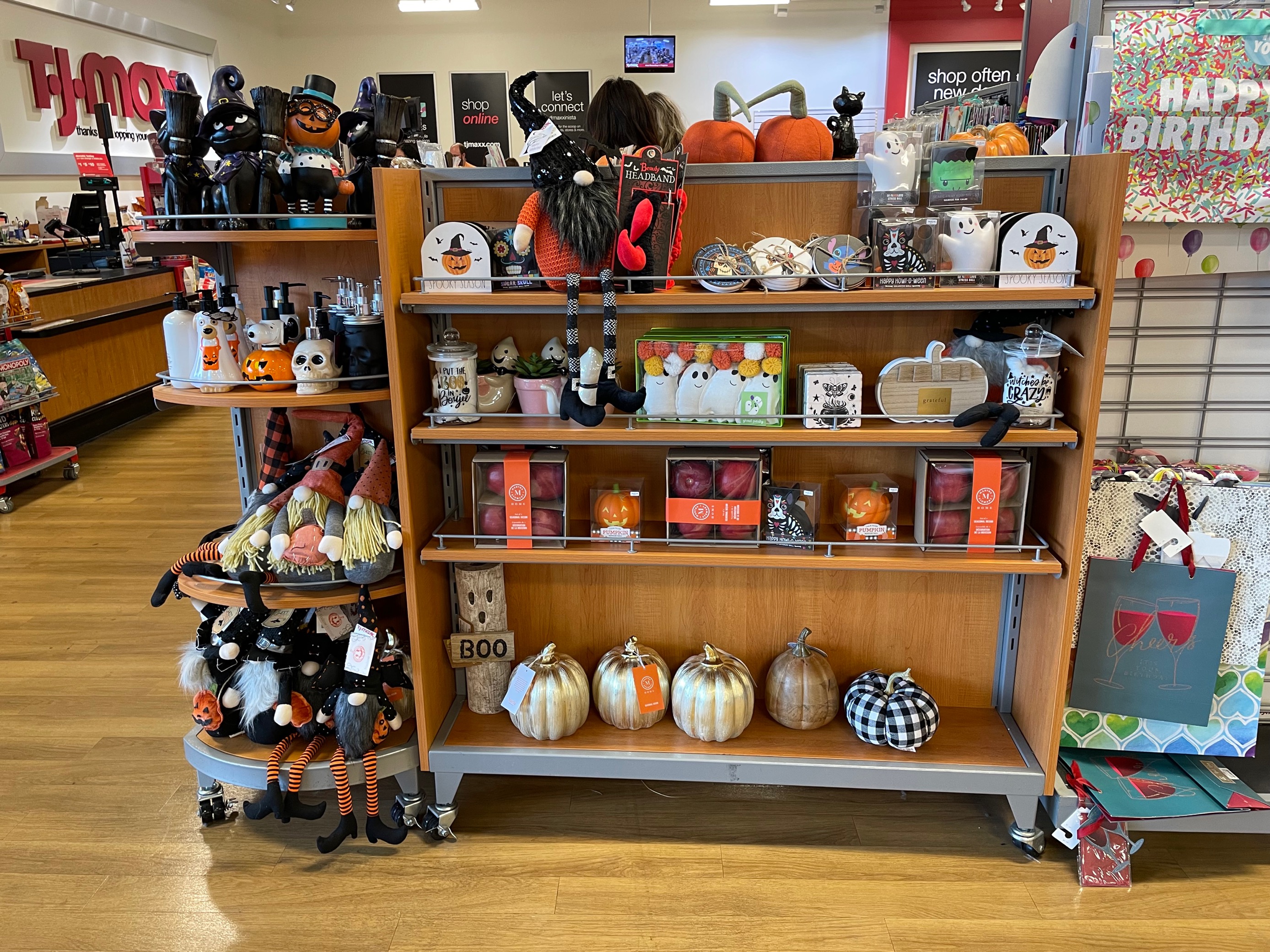This past weekend at my local TJMaxx 🎃 : r/halloween