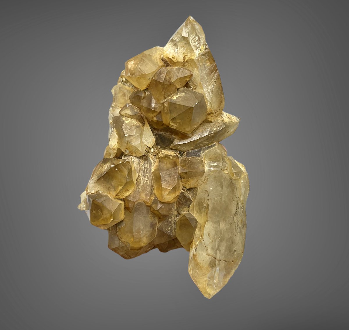 khushallgems's tweet photo. Yellow Quartz specimen.
#smokyquartz #clearquartz #rutiledquarzt #khushalljewellery  #khushallcollection #rosequartz #khushallgems #amethystcrystal #khushallcrystal #fadenquartz #aquamarinetourmaline #yellowquartz #quartzcollecting #quartzcrystal #rutilequartz #quartz #gems https://t.co/cdLYIHoOB6