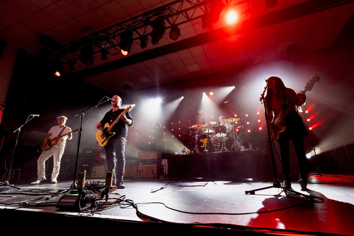 YES <a href="/PIXIES/">PIXIES</a>! A triumphant show in #Edinburgh tonight, thank you to <a href="/slowreadersclub/">The Slow Readers Club</a> club too! ⚡️#Pixies 

📸 <a href="/AlanRennie1/">Alan Rennie</a> (please do not use without permission) O2 Academy Edinburgh Wed 03 Aug 22