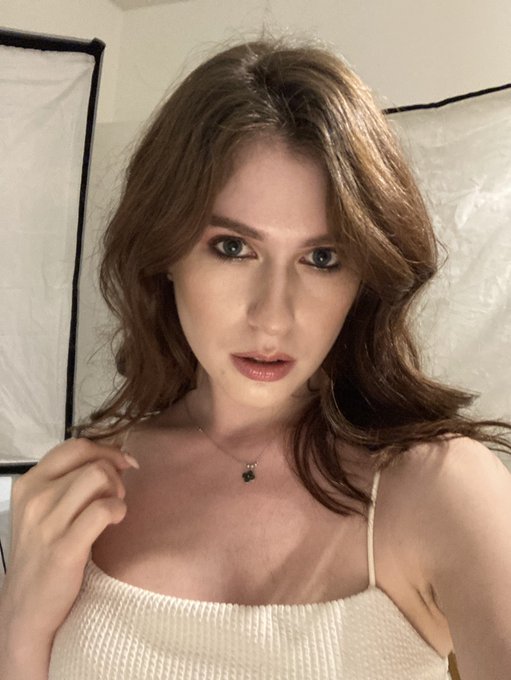 Some photos from stage while you waiting for new updates 💕 Do you prefer high-waisted or low-waisted