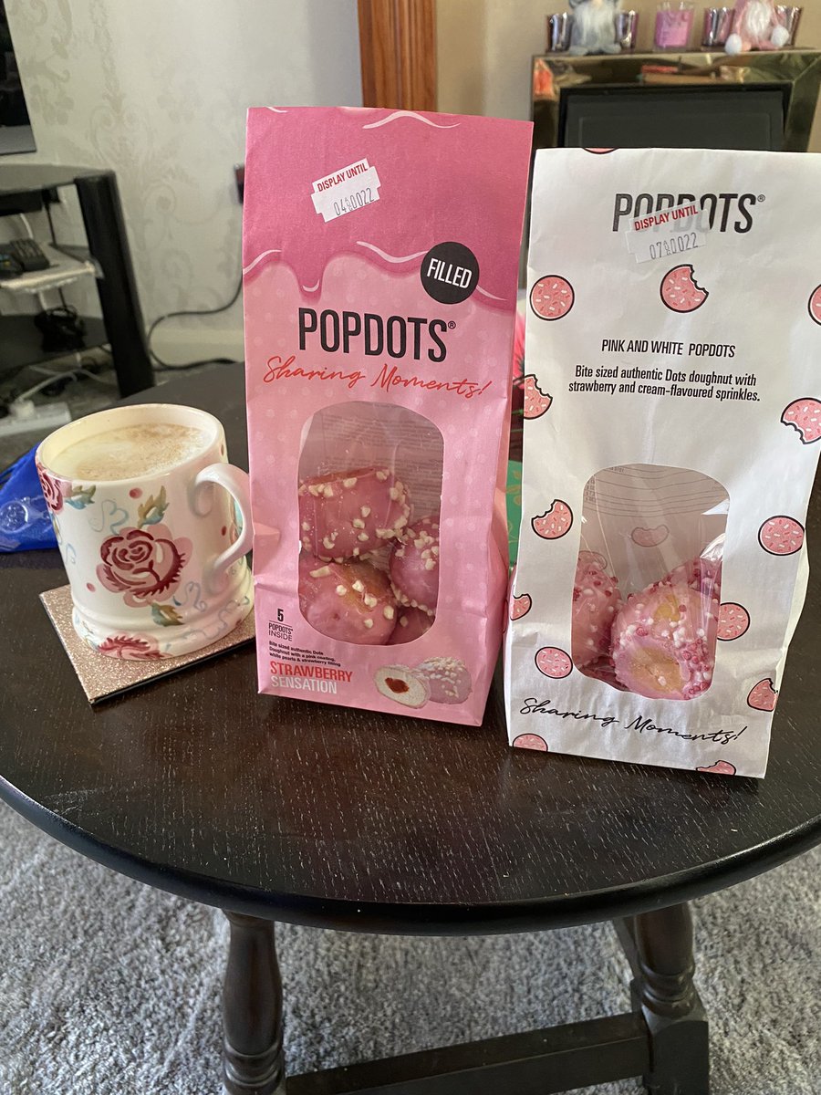 TheLighthouseCe's tweet photo. Todays reason to smile…….my friend popped in for coffee and brought PINK cake pops!! #PinkSparkles #PinkPops #PinkCakes #PinkPalace #PinkRocks #MyFriendsRock #Coffee #EmmaBridgewater xxx https://t.co/zQfGy1Vx7C