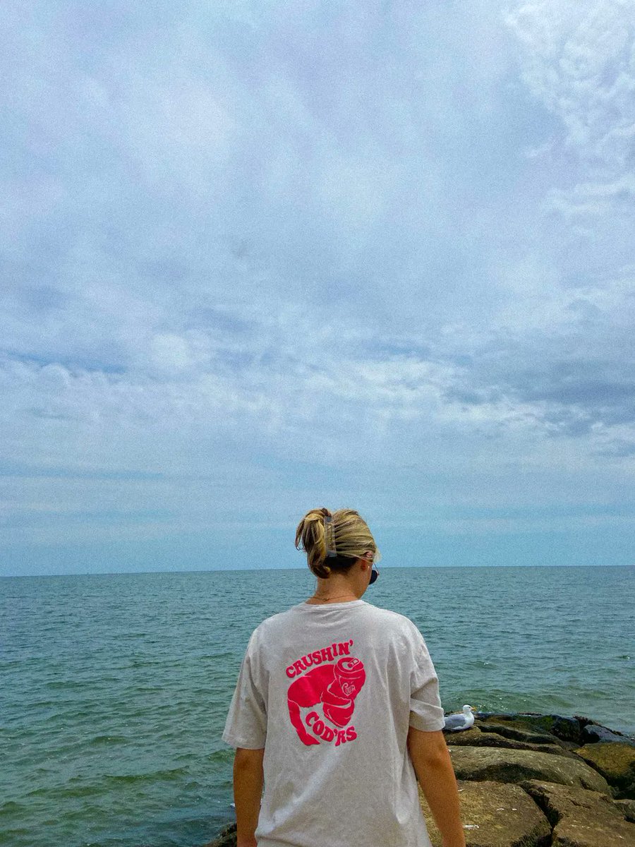 capecodr's tweet image. The Crushin' Cod'r Tee - Your new favorite summer top ๐
Shop the Crushin' Cod'r tee and more on our website to rep your fav canned cocktail all year long: capecodr.com/collections/meโฆ
#drinkcodr #capecodr #capecod #dennisportma #dennisma #capecodsummer #merch #crushsummer