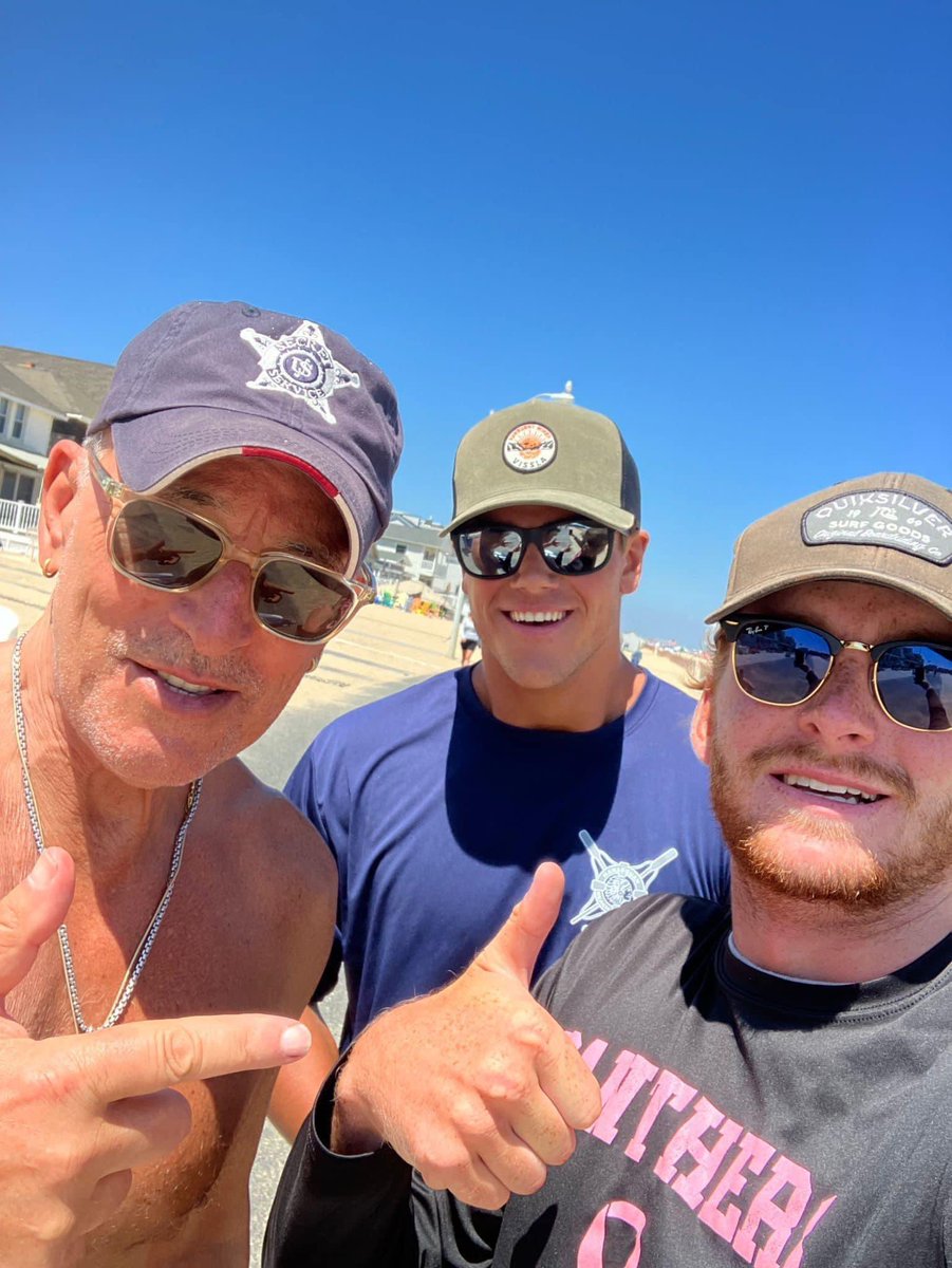SpringNuts_'s tweet photo. @springsteen in Manasquan today https://t.co/oX0pR8y3MR