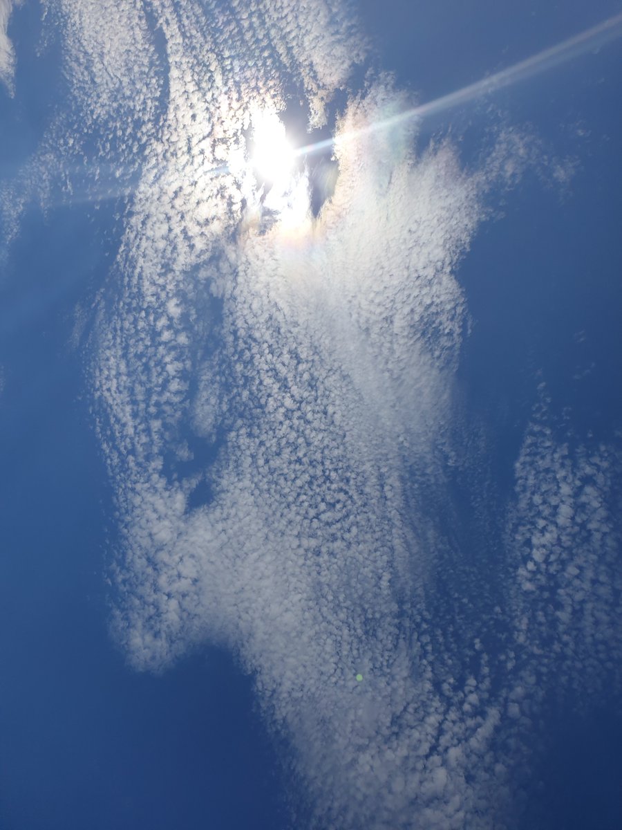 ME_beam_me_up's tweet photo. summer sky #naturelovers #music #bringmesomewater🌞💧🌈 https://t.co/W9qVaeAlGe