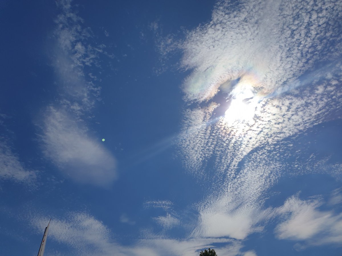 ME_beam_me_up's tweet photo. summer sky #naturelovers #music #bringmesomewater🌞💧🌈 https://t.co/W9qVaeAlGe