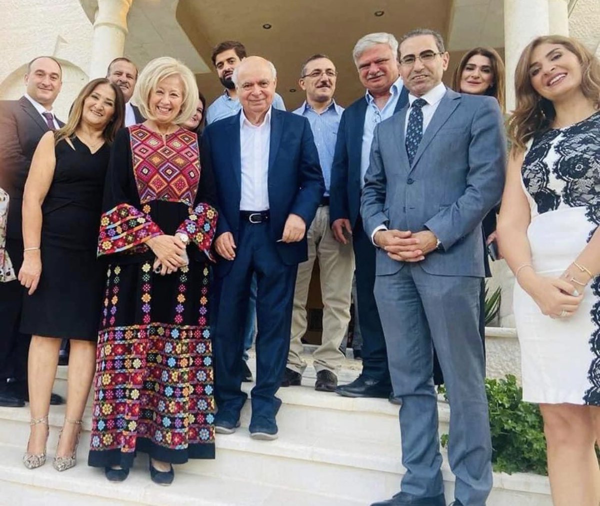 sameer_alhayari's tweet photo. لفتة مقدرة من آل الثقافة ان يزوروا زميلنا الحبيب واستاذنا المقدر فخري قعوار شافاه الله وخفف عنه .. https://t.co/LgJfpLv4oQ
