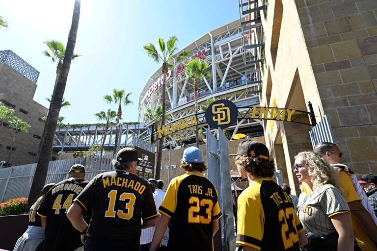 RSteelman4's tweet photo. Big-name players fuel a postseason push for #SanDiego as they draw 26.2% more fans to @PetcoPark than 3 years ago

@Padres sold over 19,000 season tickets before opening day

Source: @SBJ https://t.co/iO4m5TwpXU