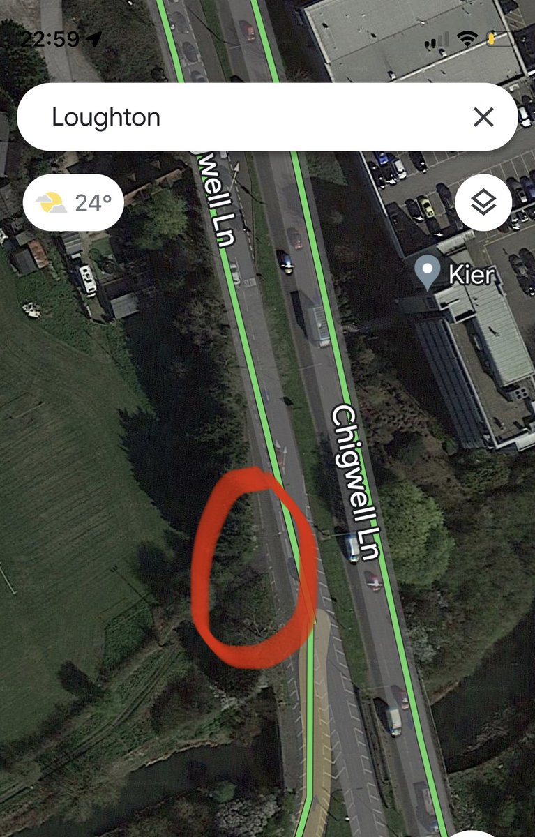bhavin069's tweet photo. @eppingforestdc fly tip. Path blocked unable to walk through the  Roding Valley Medows. A small path of Chigwell Lane. @Essex_CC @essexhighways https://t.co/UPEQmmr0Iq