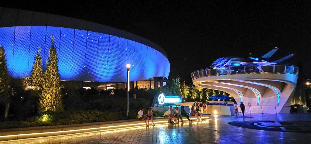 kaiserDonna's tweet photo. Flight Force and Quinjet by night 🌃 #quinjet #flightforce #AvengersCampusParis #DisneylandParis30 https://t.co/gSdhHyF0B4