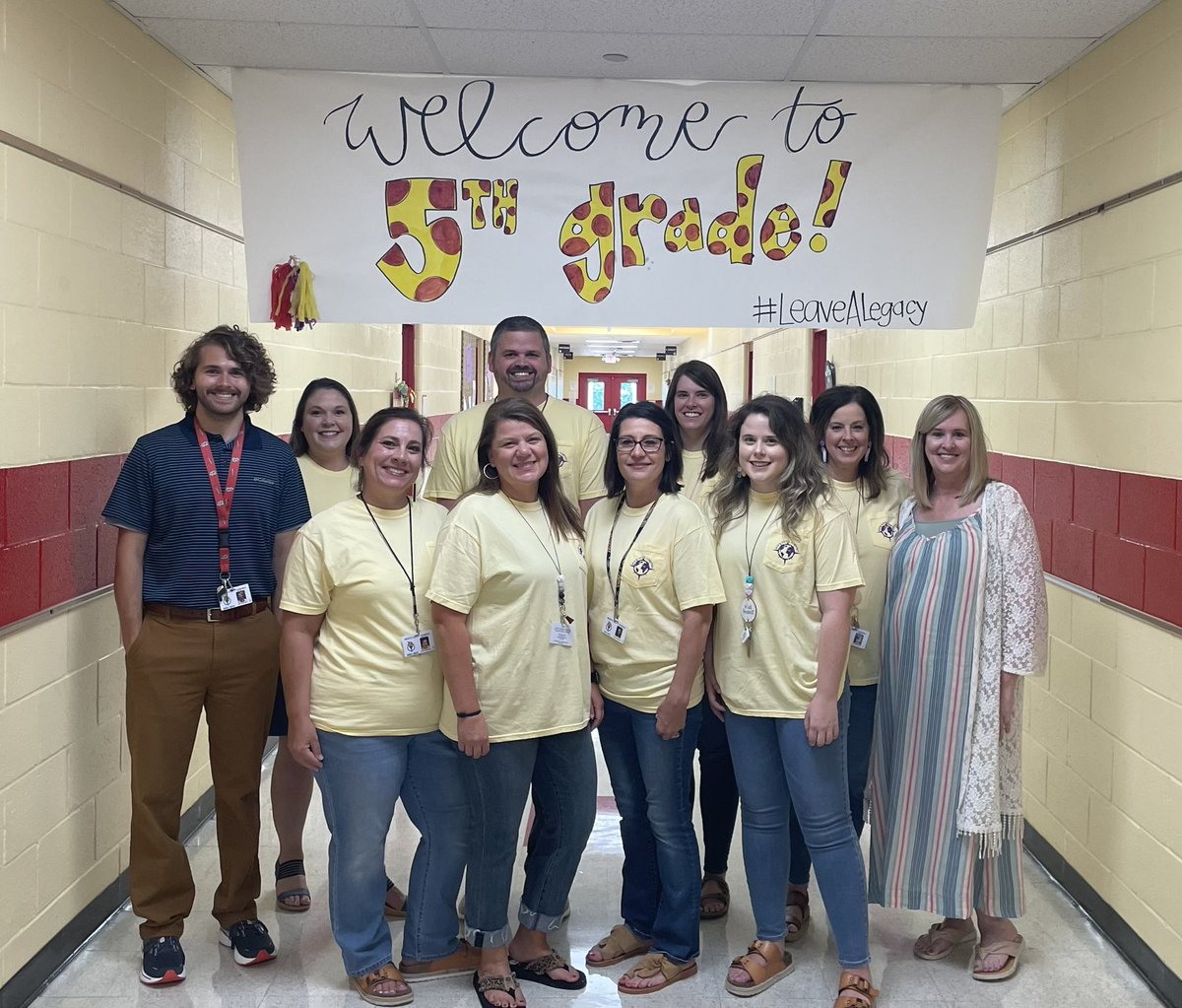 LindzMillbrooks's tweet photo. Our 4th and 5th grade teachers are ready to start the school year in the morning ! #teamdcs #DCESPositivity #proudadmin https://t.co/0ZNktgiReC