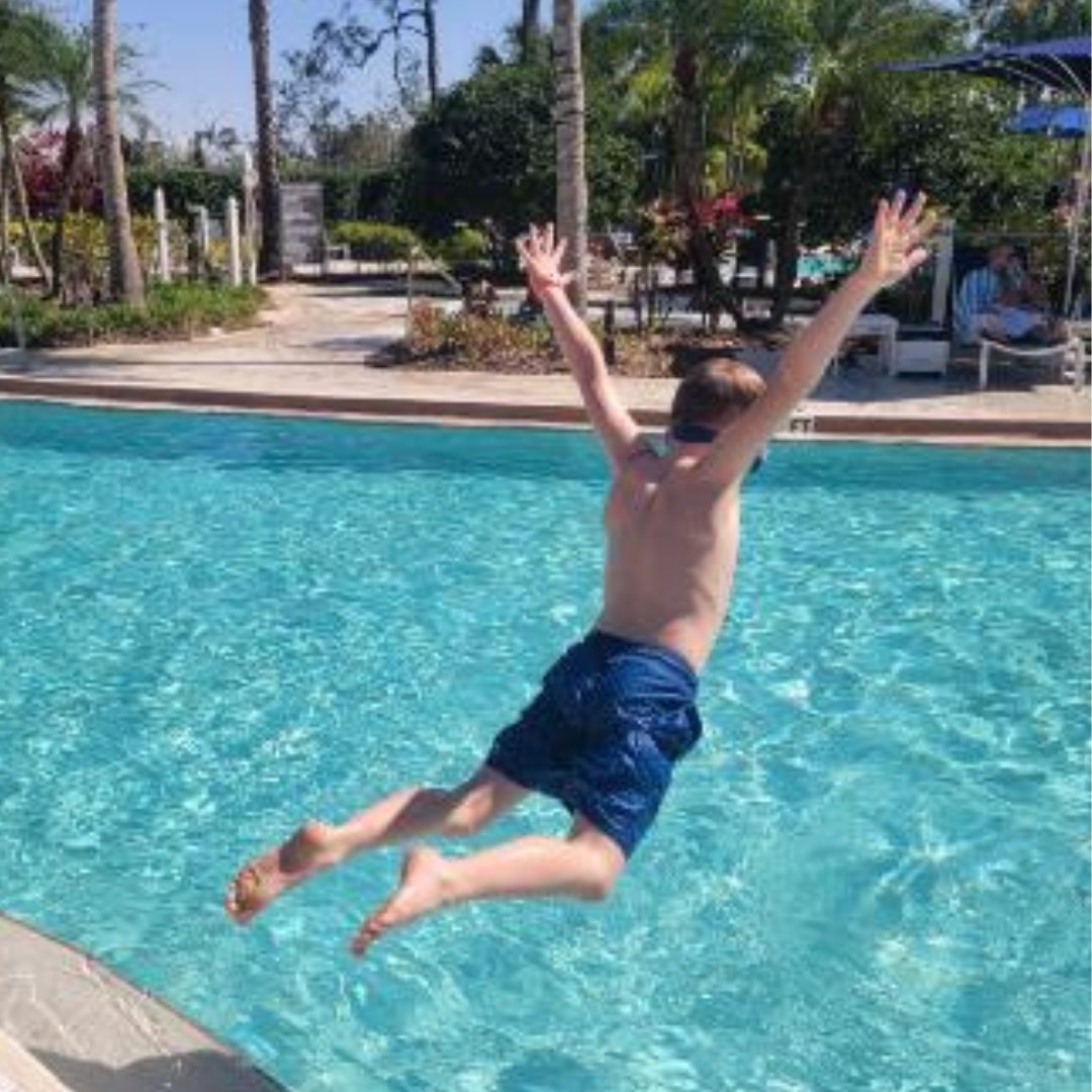 There's still time to JUMP into a #summer getaway! 😎
With our #SummerSavings offer, the longer you stay, the more you save! This means more relaxation, more fun in the sun, and more time to make precious memories with your family. 💛
Book today! 👉 bit.ly/Grove-Summer-S…