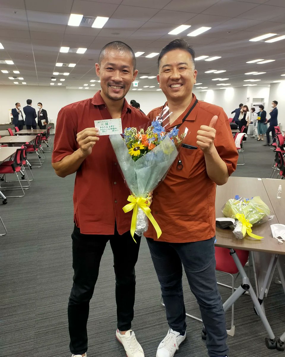 kick_konosuke's tweet photo. 【スポンサー様ご紹介】

㈱在宅支援総合ケアサービスの与田和孝さん
@yoda_kazutaka
https://t.co/UCNtMi9h09
先月はサプライズでお花を頂きました😭
服のシンクロ率…笑
まさに“無償の愛”をお持ちで
利他を貫く生き様は、僕の憧れなんです✨

「興之介を応援する」
その選択を必ず正解にします。 https://t.co/HSCX6pROvk