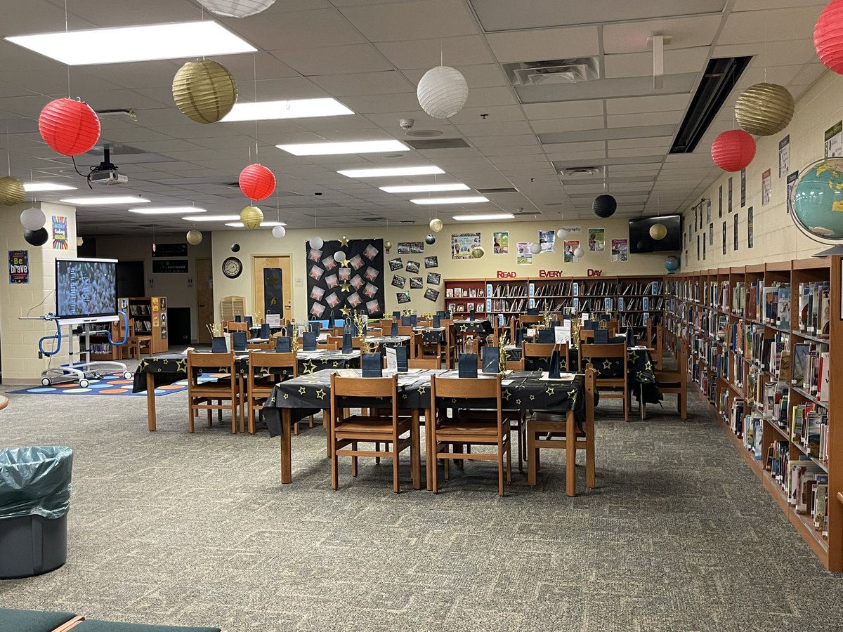 MichelleVidalAP's tweet photo. We celebrated our teachers yesterday and welcomed them back with some well deserved love!!! It’s going to be a great year!!!  #wleowls #WLEBelieves #wyndhamlakeses https://t.co/MFyiQhHU0P