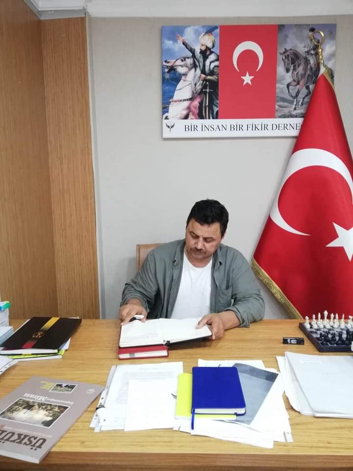 cml_sucu's tweet photo. Doğduğumdan beridir, aşığım istiklale;
Bana hiç tasmalık etmiş değil altın lale!
Yumuşak başlı isem, kim dedi uysal koyunum?
Kesilir belki, fakat çekmeye gelmez boyunum! M. Akif Ersoy @_bbp_uskudar https://t.co/k0F0f9l7rj