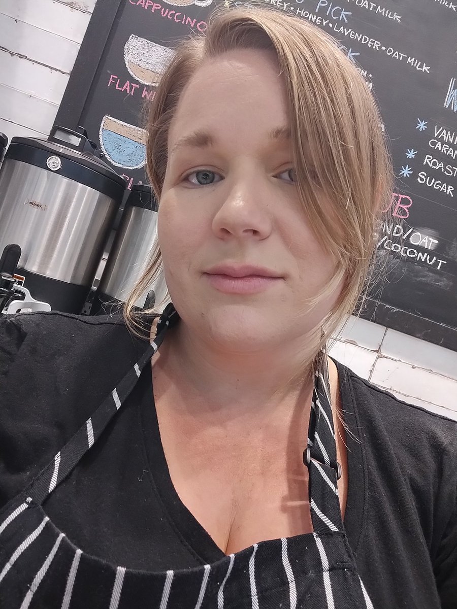 RaeBeamz's tweet photo. Work selfie 🤳 https://t.co/t41GBrYTPj