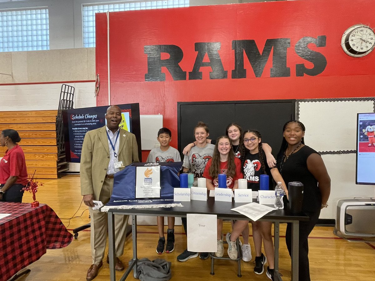 AmyLIvory's tweet photo. Open House!! @DMSRAMS #ramsreturn2022 https://t.co/Cz5y0B1e3x