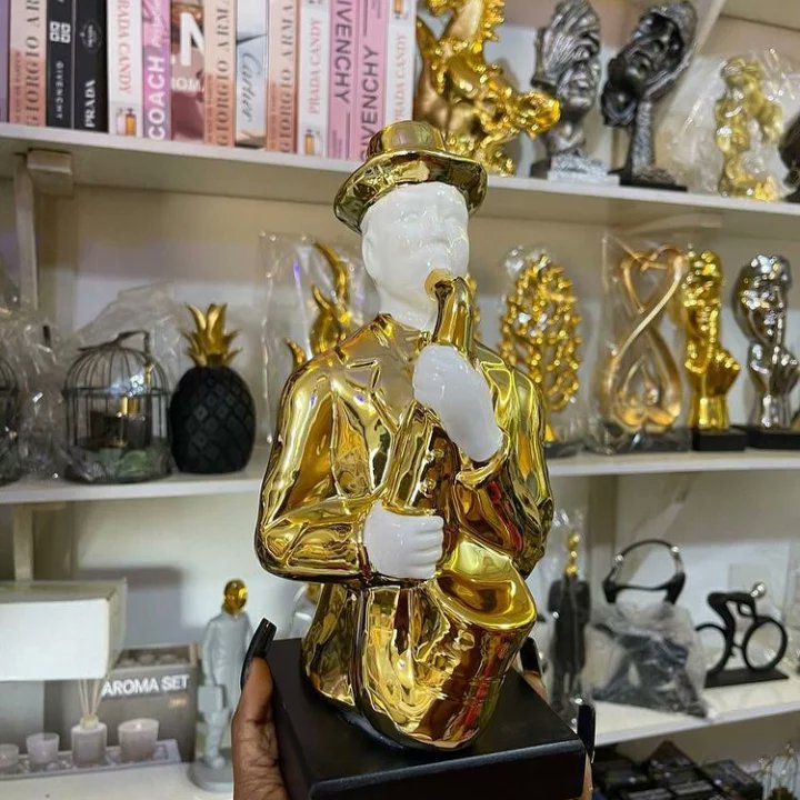 Style your tv console,pop shelf,center table,side stool etc with our beautiful artificial potted plants......
Dont snooze on all this beauty😌 spice up your bare space...
Just DM your choices 07055436541..
All available for immediate delivery..
<a href="/Aris_Trend/">Ọmọlúàbí🙇‍♂️(αɾísPʀɪɴᴛ)</a>
@AzeezElugoke