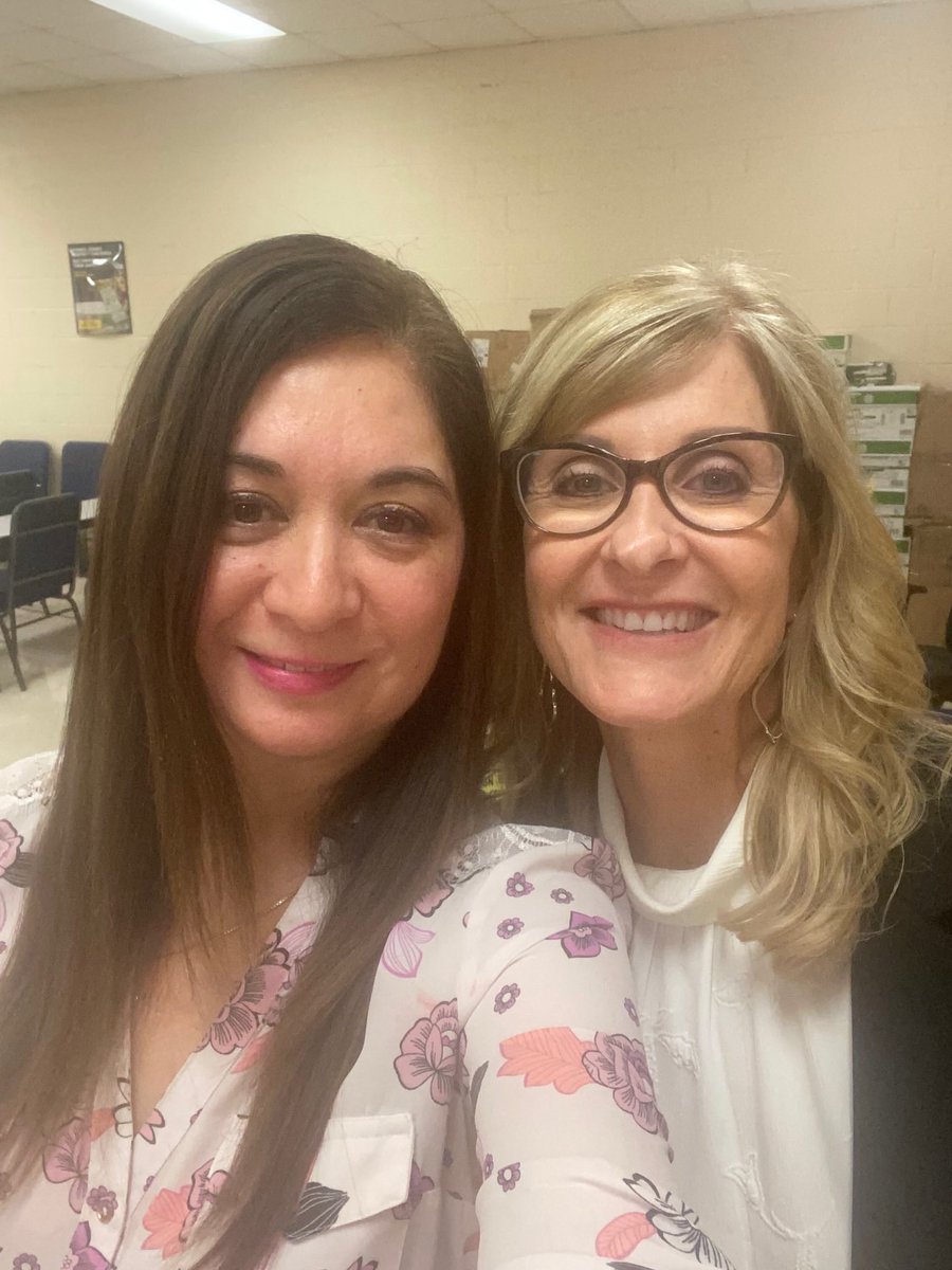 s3strategies's tweet photo. Always fun working with dedicated teachers in @Edinburgcisd and catching up with special friends! @s3strategies #dedicatedteachers #thinkingwords https://t.co/wEBVtWrlel