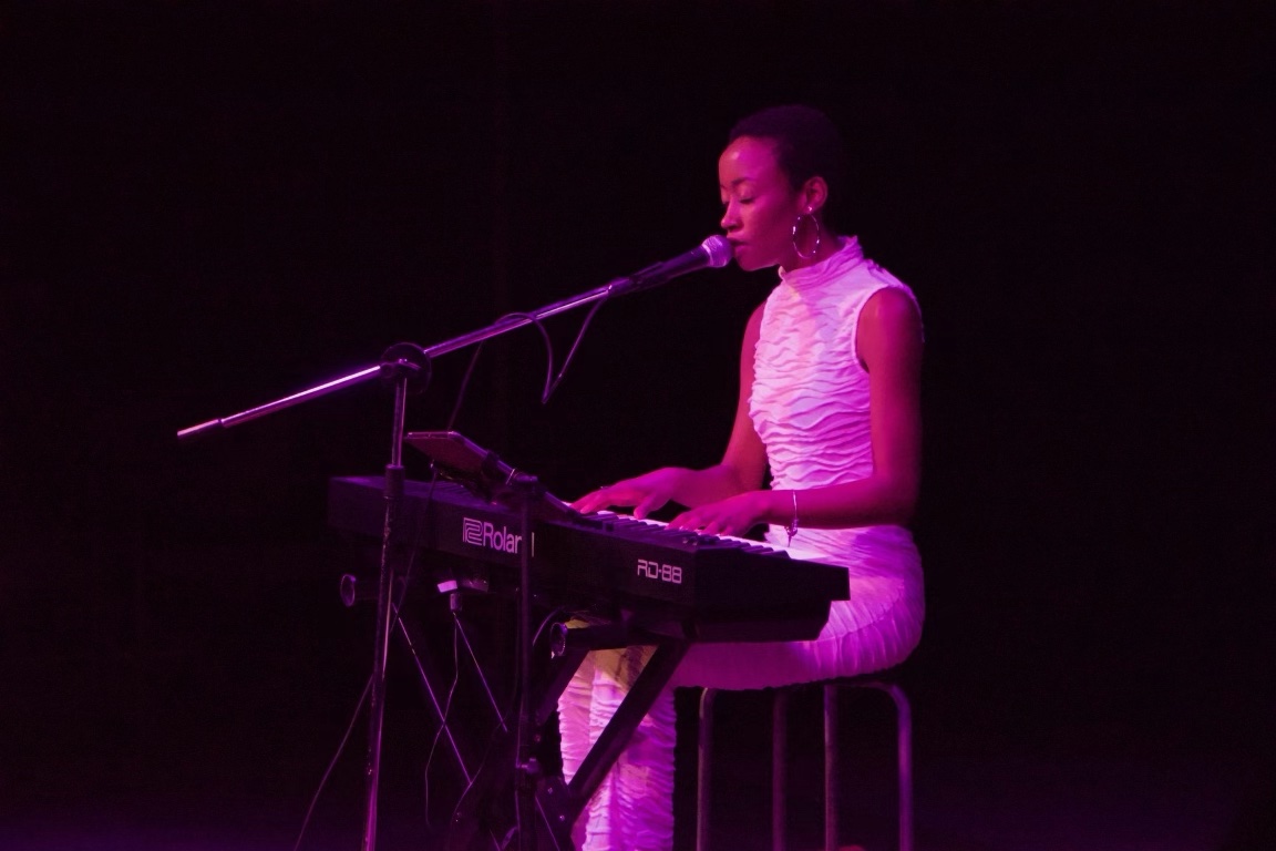 damoyee's tweet image. This show was a jazz-fueled blast! We love seeing #DAMOYEE in her hometown. Visit damoyee.com for more shows, updates, and new music if you're lucky! 🎶💜

whiterocklakeweekly.com/jazz-artist-br…