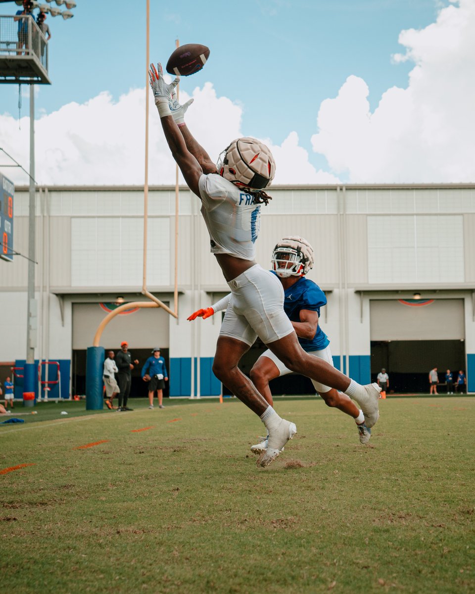 GatorsFB's tweet photo. Day 1 📸

#GoGators | #jOURney https://t.co/B1FaLzjtcy