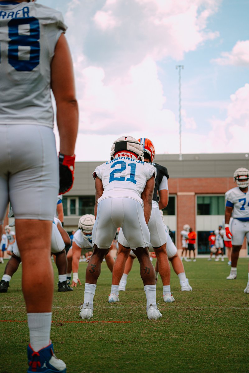 GatorsFB's tweet photo. Day 1 📸

#GoGators | #jOURney https://t.co/B1FaLzjtcy