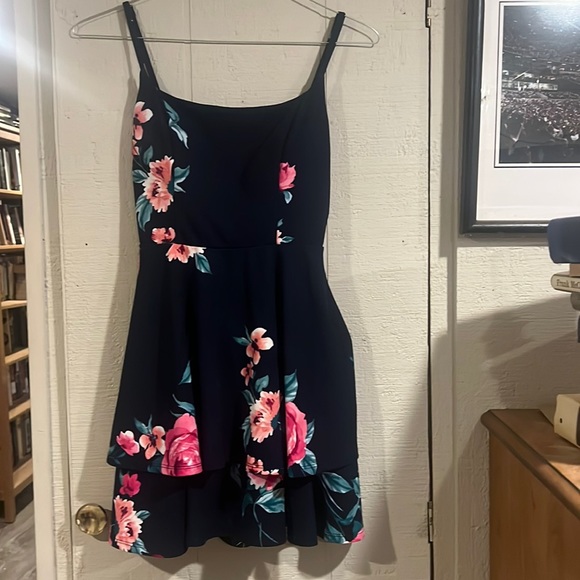 FragranceShoe's tweet photo. So good I had to share! Check out all the items I'm loving on @Poshmarkapp from @SarahWa06320602 #poshmark #fashion #style #shopmycloset #topshop #jaclynsmith #altardstate: https://t.co/fBhY3EqKwf https://t.co/WfuZox7nbR