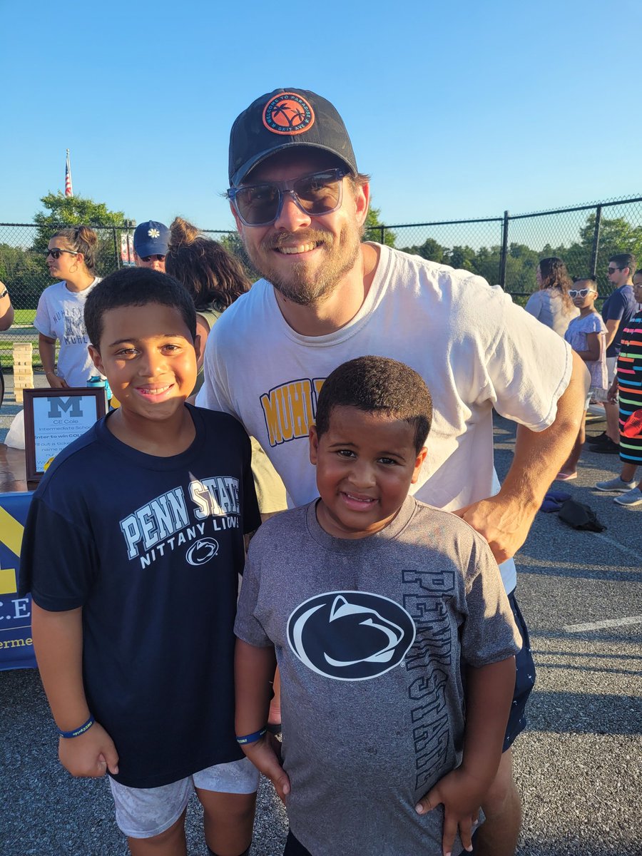 MrsBellanca's tweet photo. National Night Out was a huge success!  Thanks to everyone who came out!💙💛 https://t.co/7ovb2dAAgs