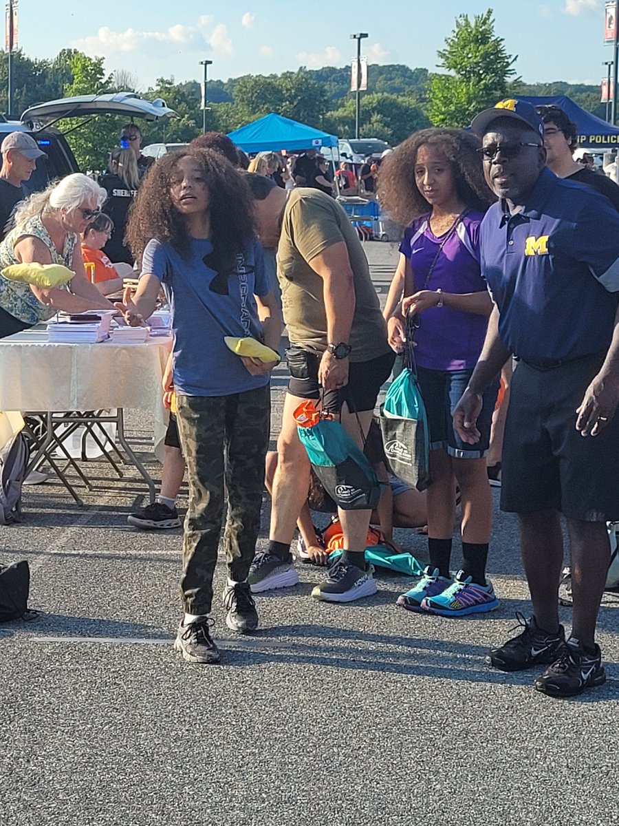 MrsBellanca's tweet photo. National Night Out was a huge success!  Thanks to everyone who came out!💙💛 https://t.co/7ovb2dAAgs