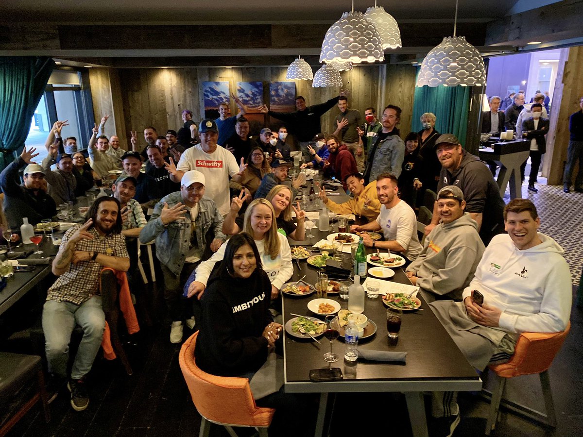 djsmeadows's tweet photo. You wana talk utility?…..

@veefriends is a community like no other. This was a meet up we had at @veecon organised by one of my favourites @saldiguardia 

The friendships and connections that have been made have led to people having full time jobs in web3 and project releases♥️ https://t.co/VrTBEgRySQ