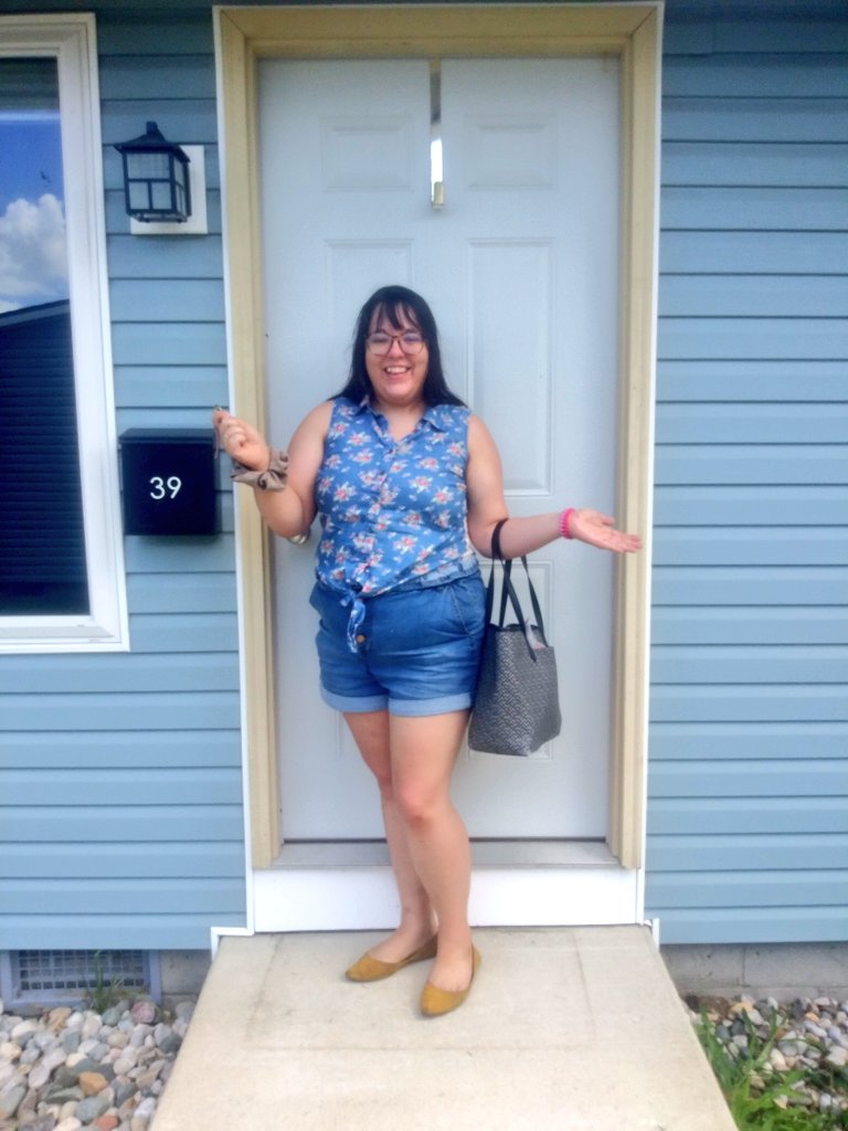 katiebethbug's tweet photo. O✨HI✨O
Bowling Green's newest resident is here &amp; ready! (As soon as her belongings arrive!)
Now taking any recs for things to do in the Bowling Green / Toledo area!

#BowlingGreen #BGSU #WelcomeToOhio https://t.co/oEDBDD8lkg