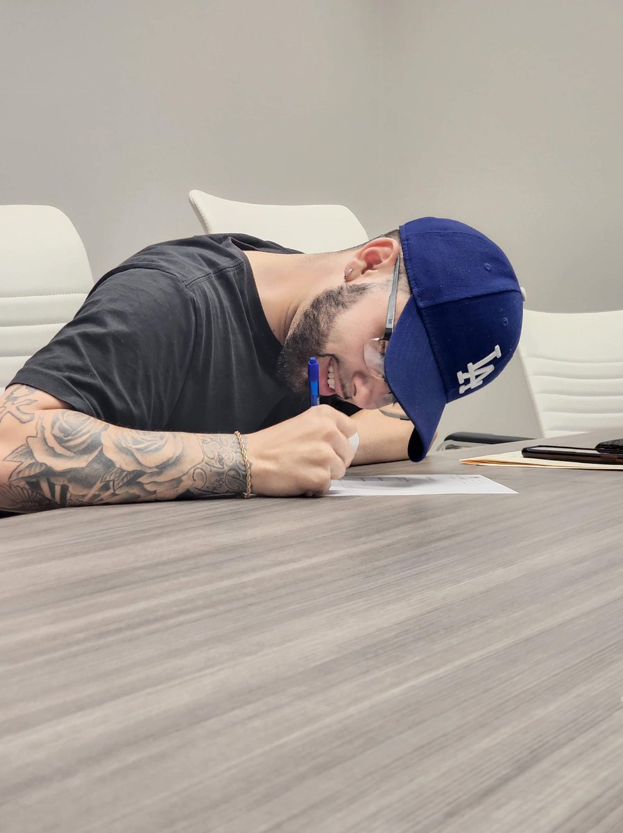admcorona's tweet photo. officially official a homeowner at 22 🥲🙏🏻 https://t.co/KkQJCiohfj