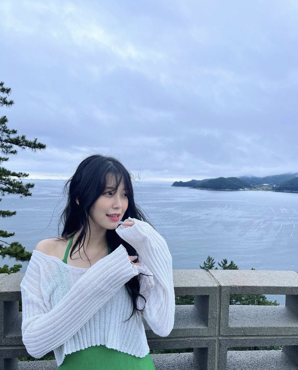 BJH (@jiheonthinker) on Twitter photo i love her so so much i love her so so much