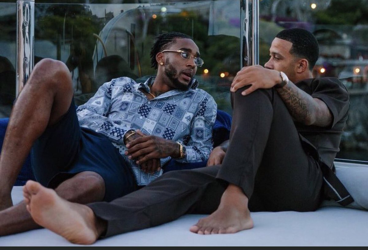Hethick92's tweet photo. I know it’s a nigga out there for me where I can just vibe and chill with them like this… no fem, no drama, no weird shit..just two regular ass niggas kickin it. https://t.co/pAt9QEF5TG
