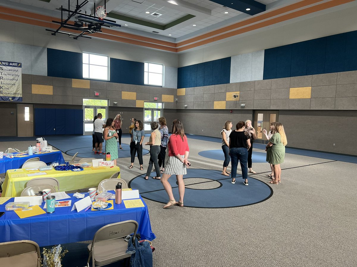 ruthannjohnson7's tweet photo. Our new teachers getting to know each other using some @KaganOnline mats and structures, thanks to the amazing @LarkspurIC ! #WeAreEPIC #1LISD https://t.co/ahDHwuBzte