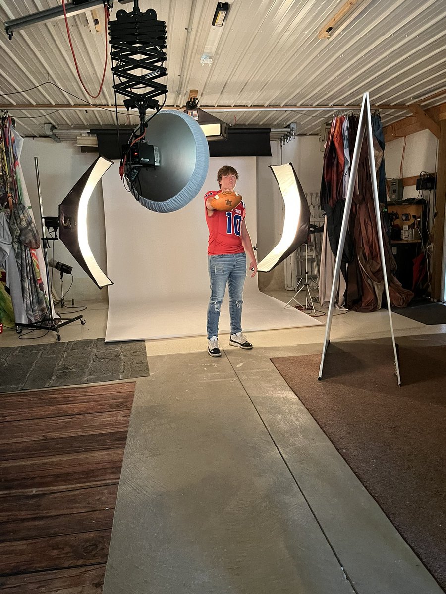 ZTPioneersFB's tweet photo. Seniors banner pictures then some food.  Go Team 51!! https://t.co/vuwh7x4Hd3