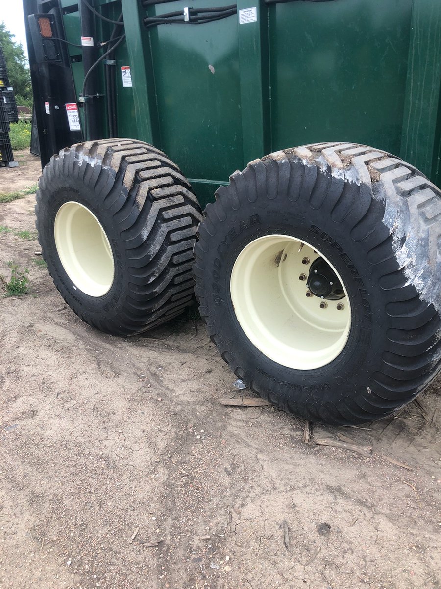mihmstheword's tweet photo. 2021 Art'sWay x900.  Over 900 cubic heaped feet capacity.  Less than 250 acres of use.  Went to bigger spreader with scale.  Like New. $67500.  New cost over 77k. $250 to the retweet that sells it. https://t.co/xonKf2tCou