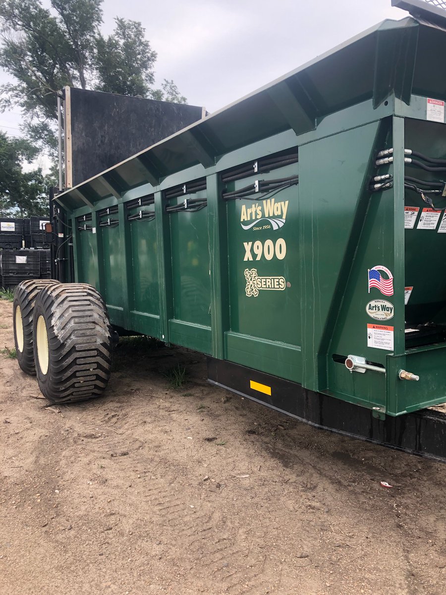 mihmstheword's tweet photo. 2021 Art'sWay x900.  Over 900 cubic heaped feet capacity.  Less than 250 acres of use.  Went to bigger spreader with scale.  Like New. $67500.  New cost over 77k. $250 to the retweet that sells it. https://t.co/xonKf2tCou