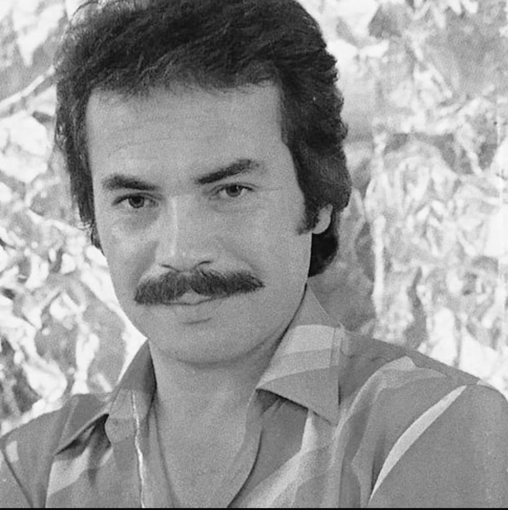 Freearttt's tweet photo. Sesine, sazına, sözüne müptela bu gönül. İyi ki doğdun iyi ki varsın Orhan baba ♥️ #orhangencebay https://t.co/3WU1jODMLs