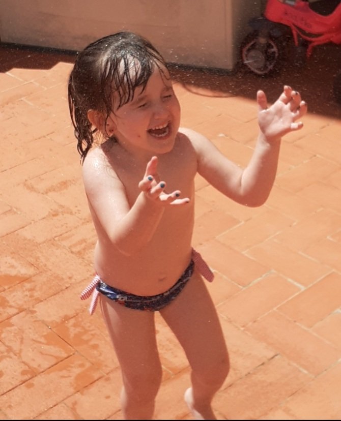EvaRozG's tweet photo. Hace 7 meses que saliste despedida del hinchable de la feria de @AjMislata. Aún no lo he asimilado. Me he perdido a mi misma, he tenido que pedir ayuda, pero nunca me faltará la fuerza para conseguir que los que te mataron reciban su castigo y se impidan más muertes #SonrisaVera https://t.co/xb9rCAi8AW