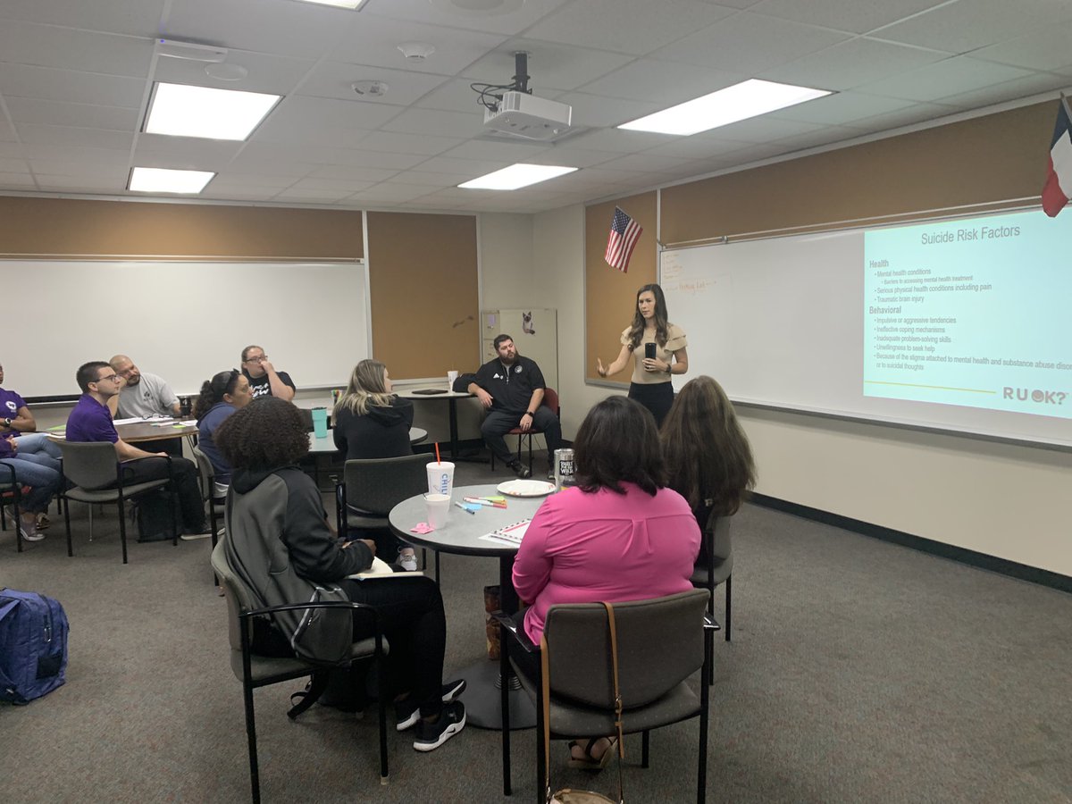 MrEricJBurns's tweet photo. You name it, we got it @LLMSLynx …Teacher-leaders, amazing administrators, outstanding counselors, magnificent coaches, and the most committed teachers/staff. #ProudPrincpalMoments, #CutTheCheck, #witnessgreatness 👏🏾👏🏾👏🏾👏🏾👏🏾 Nice work, people…nice work 🎤 drop…GoodNight https://t.co/SiOlUjTc3O