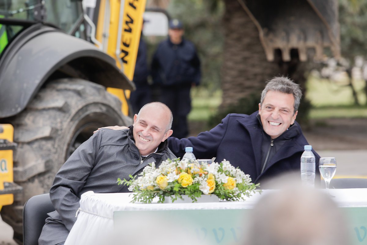 El desafío es muy grande pero sin dudas tenés la tenacidad, el compromiso, la voluntad política y las convicciones para afrontarlo.

Argentina necesita de tu capacidad de gestión y trabajo para salir adelante, <a href="/SergioMassa/">Sergio Massa</a>. En esa ardua tarea, me vas a encontrar a tu lado.