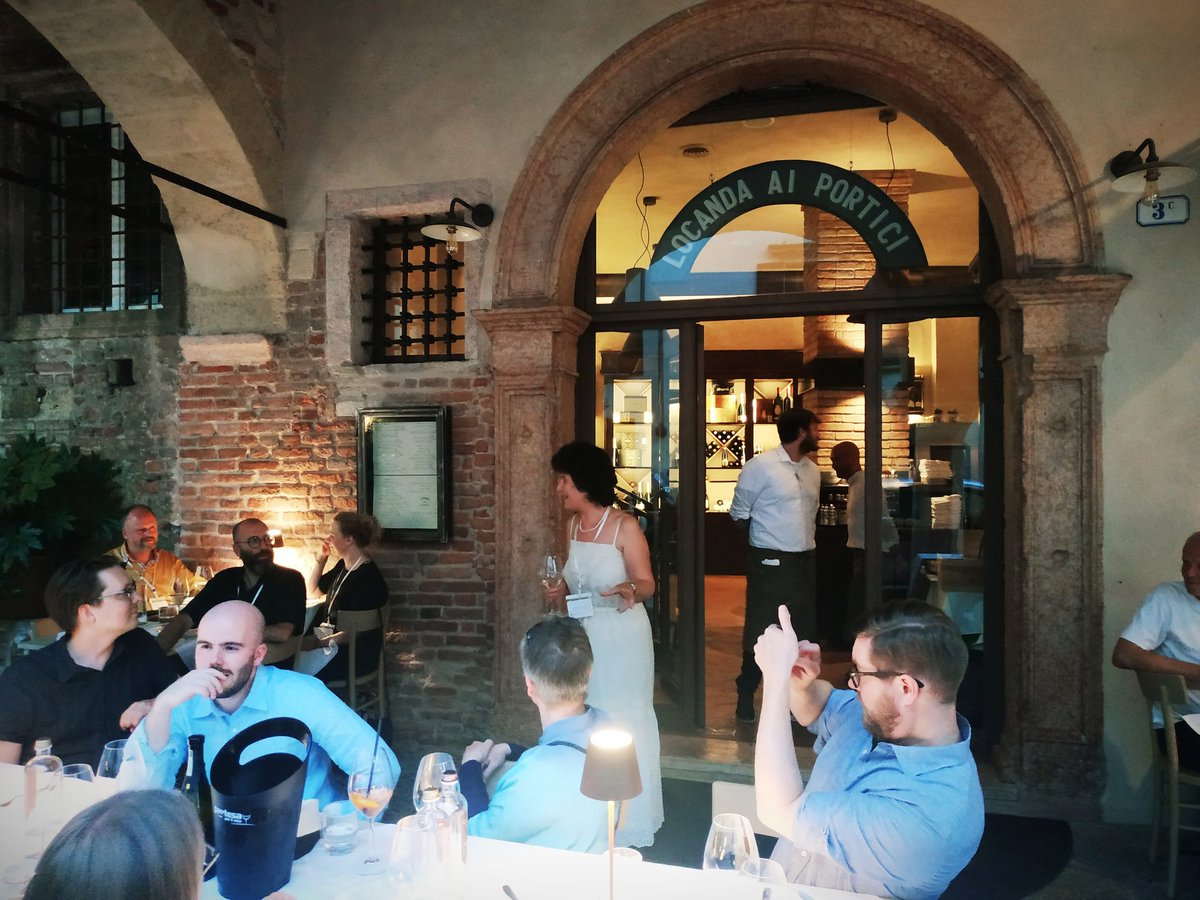 Ecaterina Lung, the chair of the ISCH, welcomes guests at the conference dinner #isch2022