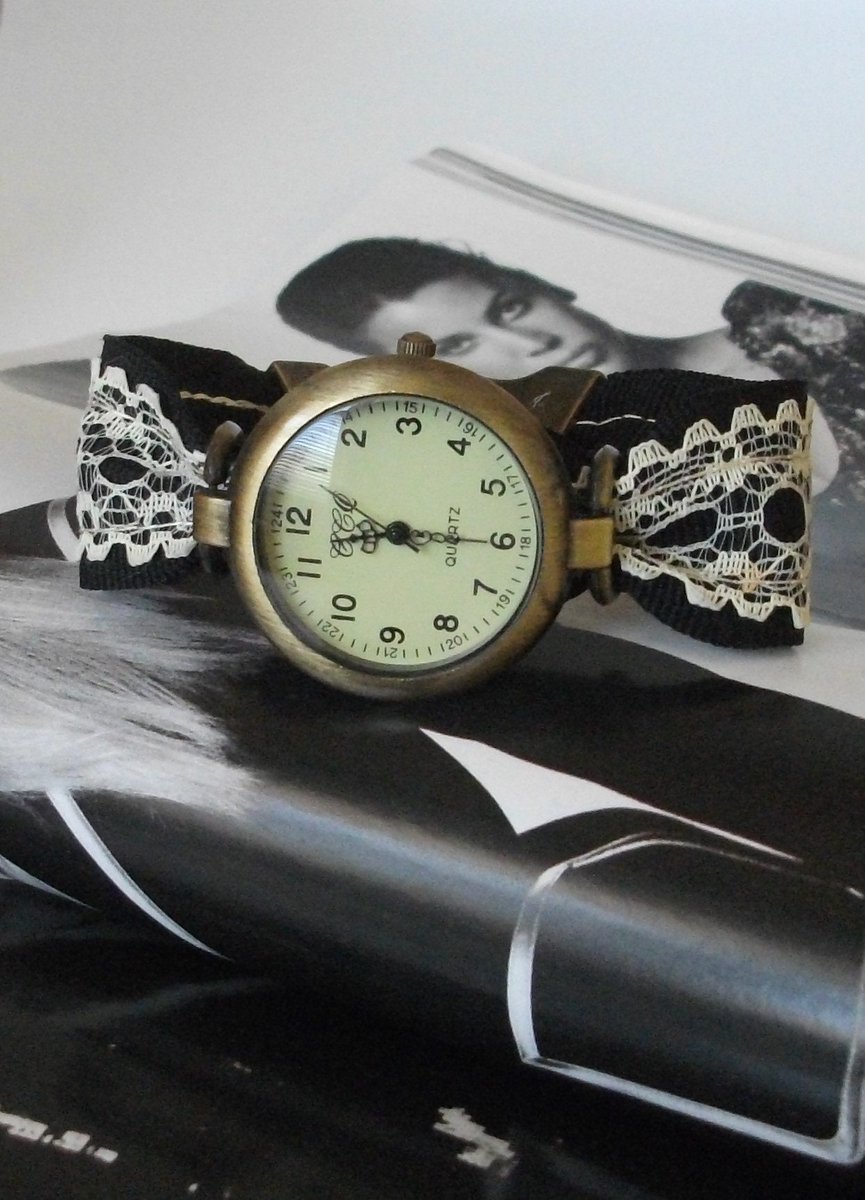 JuSal08's tweet photo. Women's wristwatch black and off-white lace strap watch fabric strap wristwatch exclusive design watch model "Victoria" by JuSal08 https://t.co/OW6wJIwyf7 #womenswristwatch #watches #uniquewatch #fabricstrapatches #wristwatchforwomen #femininewatches https://t.co/n8WkT7PFXJ