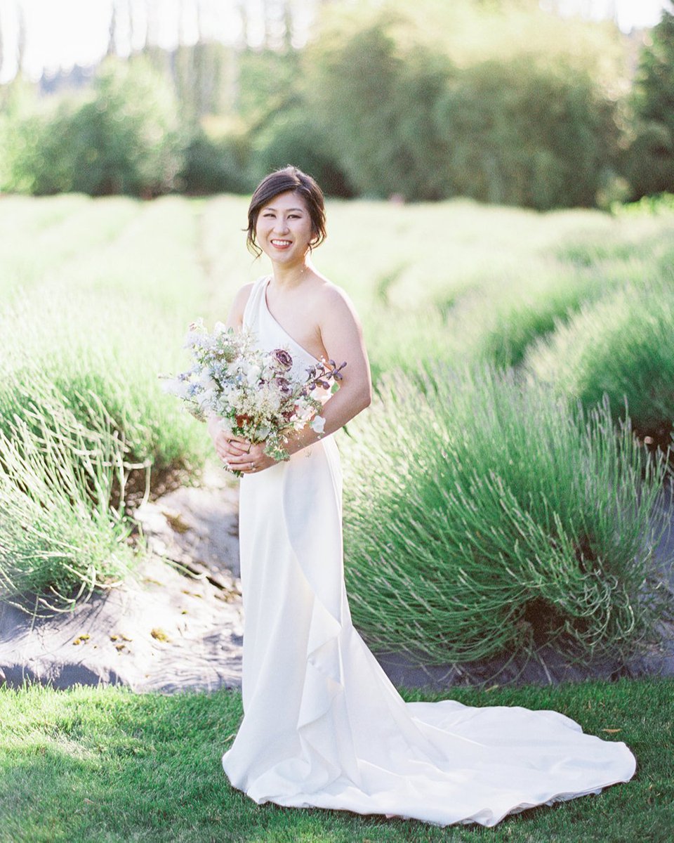 ChristyKmakeup's tweet photo. The bride looks absolutely radiant 
Photo @huoychen
Floral @studiobatte
Venue @woodinvillelavender
Stationary @saltpaperco
Cake @cakedgoods
Hair/Makeup @christykmakeuphair
Dress @thedresstheory
Planning @celebratewithcaroline
Models @risa.dng @quach.bill #SeattleWedding #SeattleM https://t.co/ec592gt0Pn