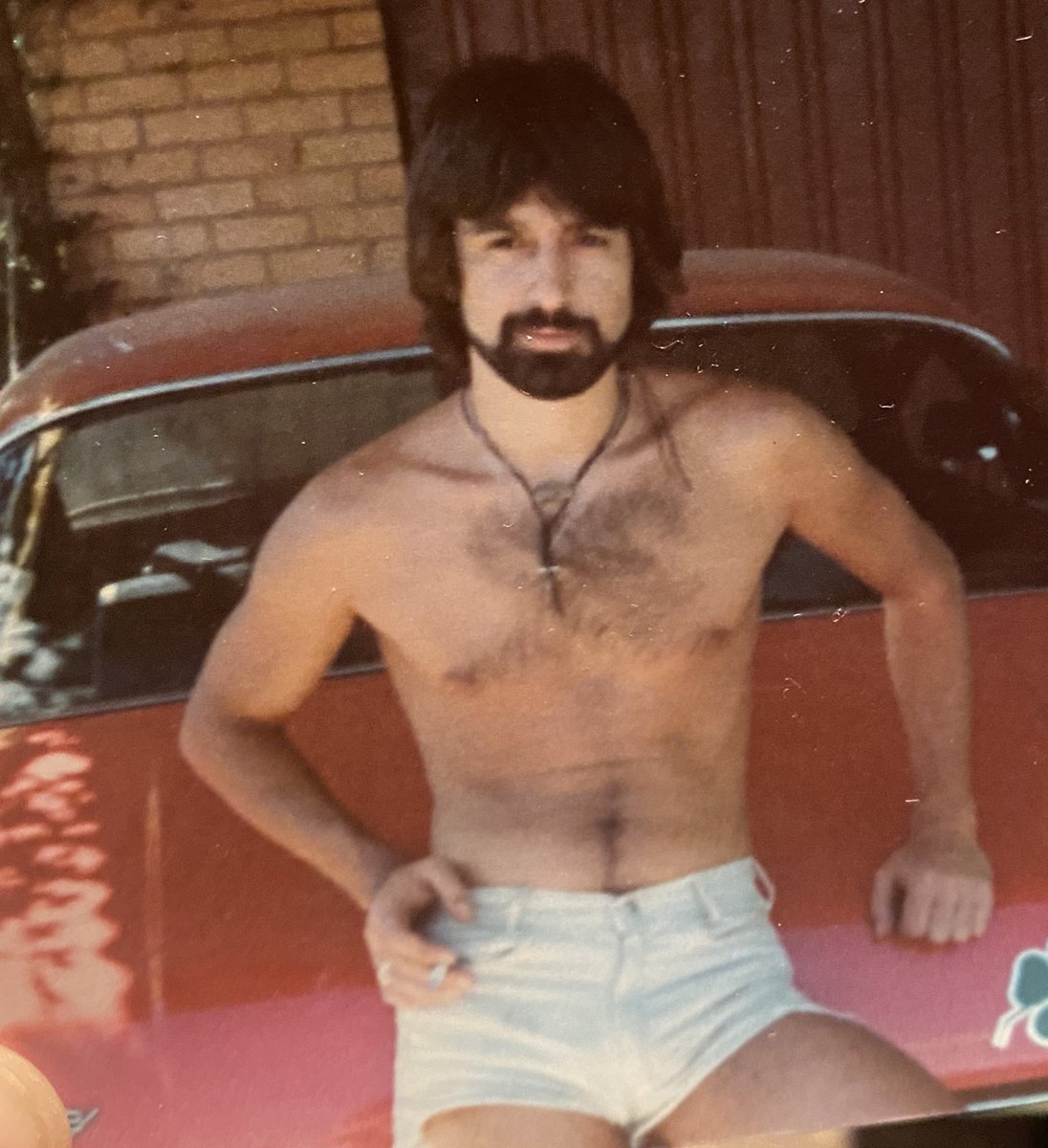 dnee's tweet image. My dad passed away suddenly, last Thursday.
He suffered an acute type A aortic dissection, six weeks after recovering from Covid.
My mother, my brother and I are all shell-shocked.
To my millennial friends.. hug your parents and tell them you love them as often as you can 💔