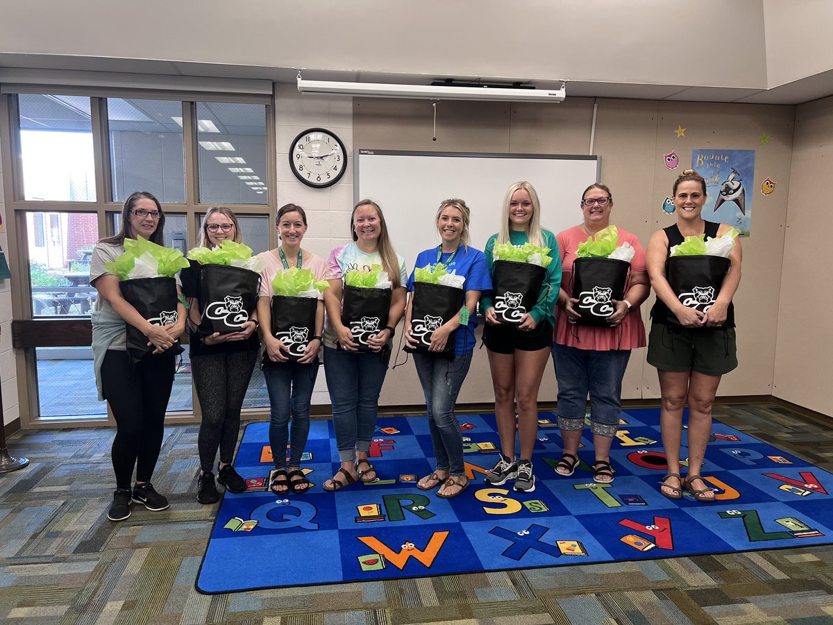 Welcomed new and familiar faces over the last couple of days with staff work days, our mentorship kick off meeting and first student day today! Blessed to be a Bulldog and looking forward to a great year ahead!💚🤍