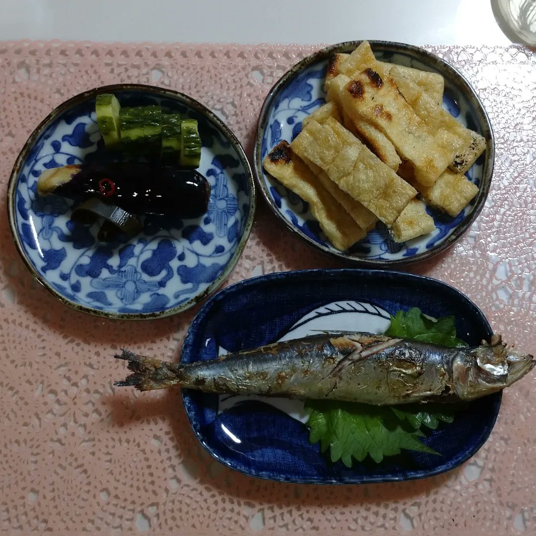 cherry_masaya's tweet photo. #gutenmorgen #mycooking #breakfast
#roastedfish #sardines #aburaage
#pickles #tastegood
#朝ごはん #うるめいわしの塩焼き
#油揚げ #茄子の漬け物 #きゅうりのぬか漬け #美味しい
昨日のうるめを塩焼きに
美味しい😊全然くさくない。 https://t.co/JD9EH18fp8