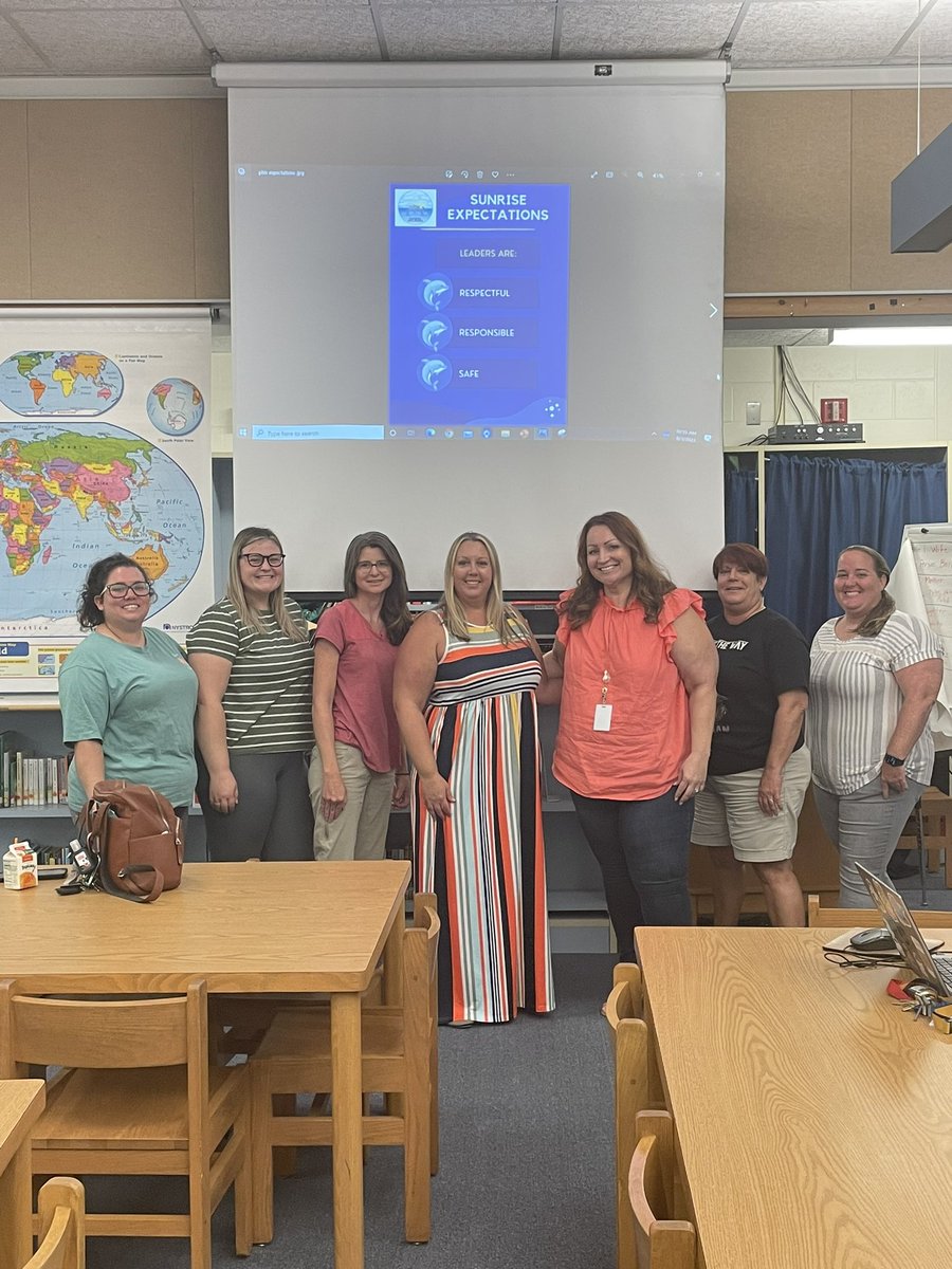 Sunrisevcs's tweet photo. It was a great day working with our PBIS team!🐬💵🎉Leaders are respectful, responsible and safe❣️@KaniaKristina @littlestars1227 @CLRichards1215 @SytsmaZoe @RNumerick @DrValleJ https://t.co/ZLe4BLzPS8